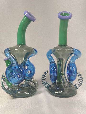 9" 45GMS RECLYCLER WITH US COLORS AND GLASS FUNNEL BOWL, WITH TWO HORNS